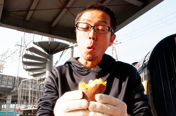サウナでおいしい焼き芋が作れる? 挑戦したら驚きの結果に!(前編)